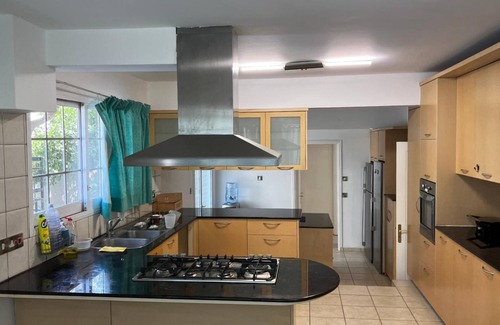 Agios Athanasios Villa | Villa Sawa by Ezoria Villas