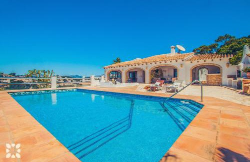 Arnella Villa | Villa Scarlett by Abahana Villas