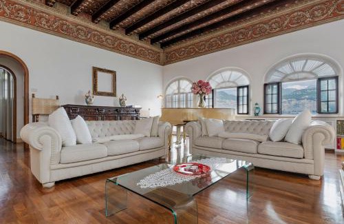 Malcesine Villa | Villa Schlosser Lake Front & Private Pool