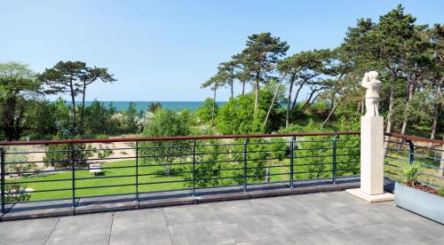 Hohe Dune Apartment | Villa Schmidt Apartments - Strandhaus direkt am Meer mit Sauna, Sport und Dünengarten III