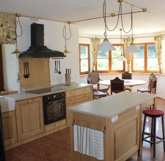 Petting Villa | VILLA SEEBERG - by "Schloss Gessenberg" luxurious vacation home with lake and mountain views, suitable for families