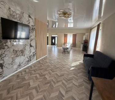 Oncesti Villa | Villa Selena
