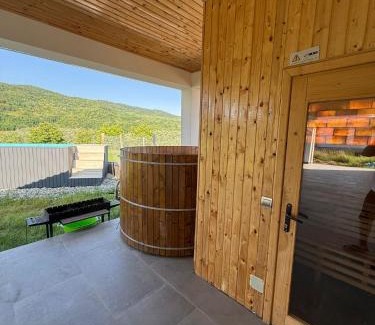 Oncesti Villa | Villa Selena