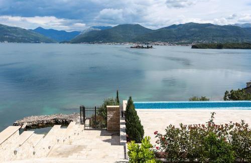 Radovici Villa | Villa Semiramis