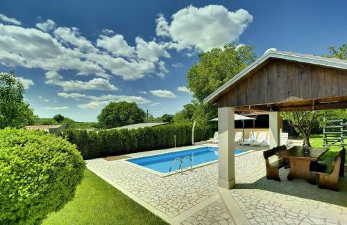 Lindar House | Villa Semy