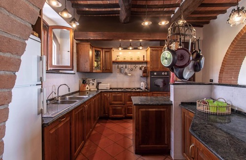 Castiglione del Lago Villa | Villa Serena, private villa with pool