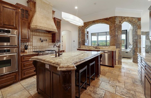 Leander House | Villa Sereno - Pearl of Travis - Pool, Spa, View on 5 Acres