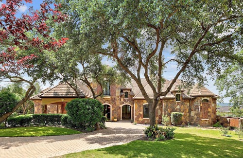 Leander House | Villa Sereno - Pearl of Travis - Pool, Spa, View on 5 Acres
