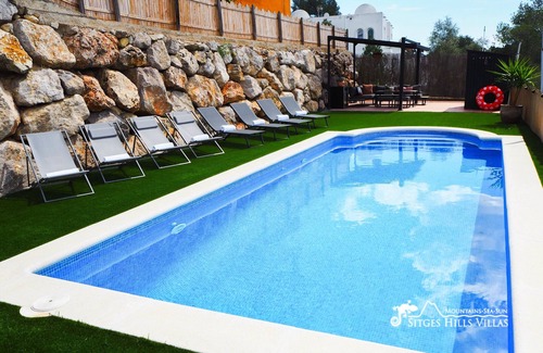 Olivella Villa | Villa Serranita - Stylish Holiday Home with Views and A/C