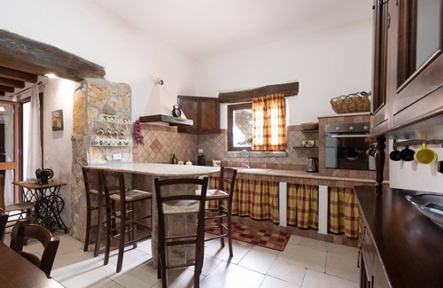 Buseto Palizzolo Villa | Villa 'Siciliana' with Private Pool, Mountain View, Wi-Fi and Air Conditioning