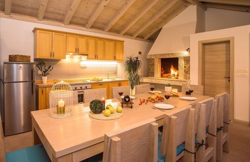 Omis Apartment | VILLA SKURA, private heated pool 32m2, summer kitchen, 4 bedrooms, garden