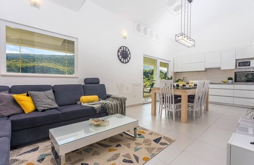 Omis Apartment | VILLA SKURA, private heated pool 32m2, summer kitchen, 4 bedrooms, garden