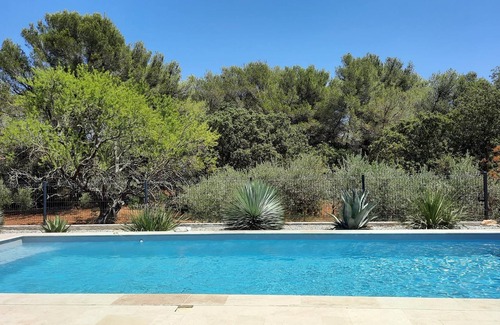 Cornillon-Confoux House | Villa sleeps 6 with swimming pool in the heart of Provence