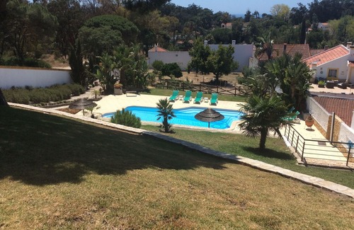 Almada Villa | Villa "SOL" With private Pool Set In Landscaped Gardens near Costa da Caparica