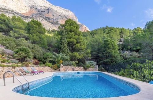 Montgo de Toscamar Villa | Villa "Sol y Luna" with Mountain View, Pool, Terrace, A/C & Wi-Fi