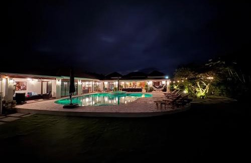 El Farallon del Chiru Villa | Villa Solara 6 - Luxury 6 Bedroom Villa with Pool, Golf & Lake View