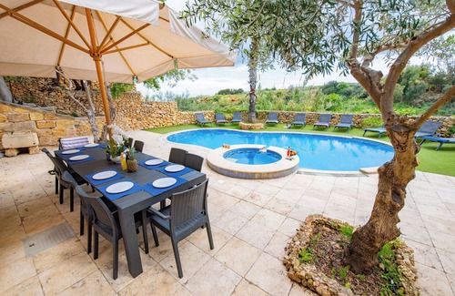 Xaghra Villa | Villa Soldanis 6 Bedroom Villa with private pool