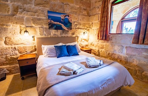 Xaghra Villa | Villa Soldanis 6 Bedroom Villa with private pool