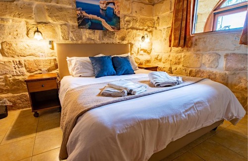 Xaghra Villa | Villa Soldanis 6 Bedroom Villa with private pool