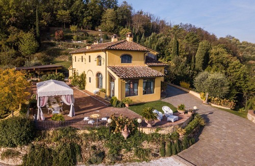 Cantagrillo Villa | Villa Sole di Toscana stunning villa with p/pool