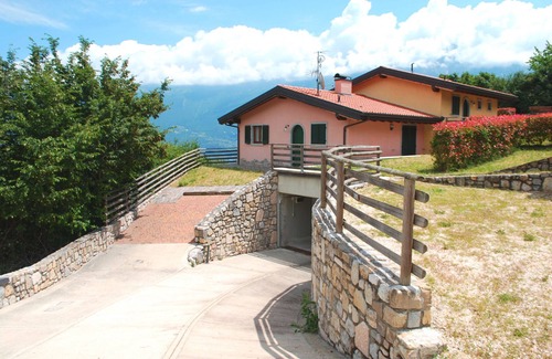 Prabione Villa | Villa Sole - Theater Home, with garage and beautiful lake view