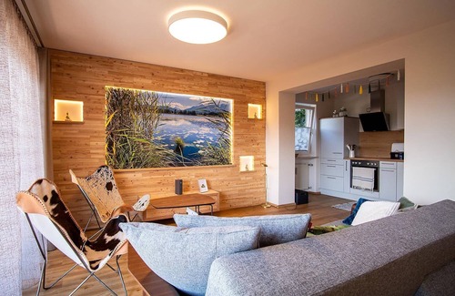 Hopfen am See Apartment | Villa Sonnenschein - Modern apartment in a quiet location above Lake Hopfensee