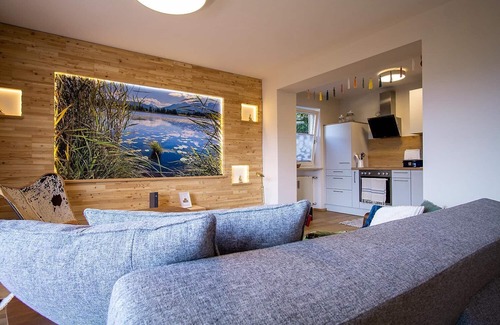 Hopfen am See Apartment | Villa Sonnenschein - Modern apartment in a quiet location above Lake Hopfensee