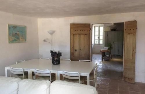 Saint-Saturnin-les-Apt Villa | Villa spacieuse à Saint-Saturnin-lès-Apt avec piscine privée 350 m²