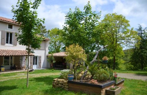 Laurac Villa | Villa spacieuse à Laurac avec piscine partagée 160 m²