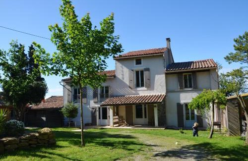 Laurac Villa | Villa spacieuse à Laurac avec piscine partagée 160 m²