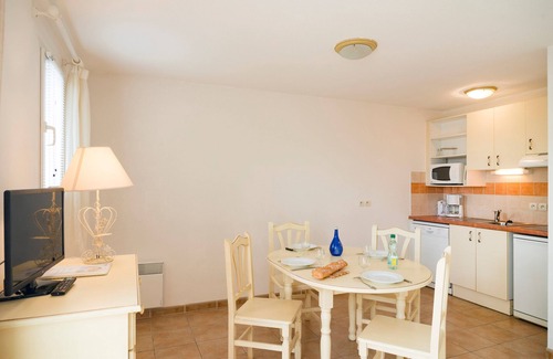 Homps Villa | Villa spacieuse, accès 2 Piscines + Gym