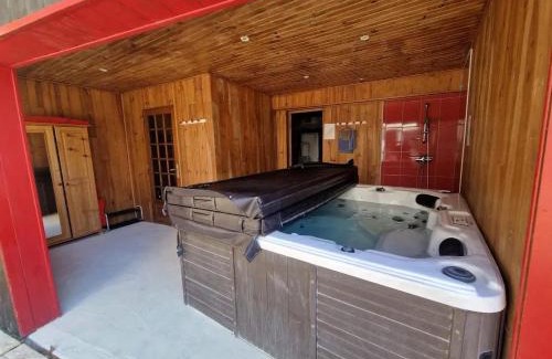 Ranton Villa | Villa spacieuse avec piscine privée à Ranton - 330 m²