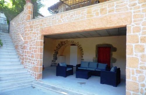 Prades Villa | Villa spacieuse avec piscine privée et vue montagne à Prades