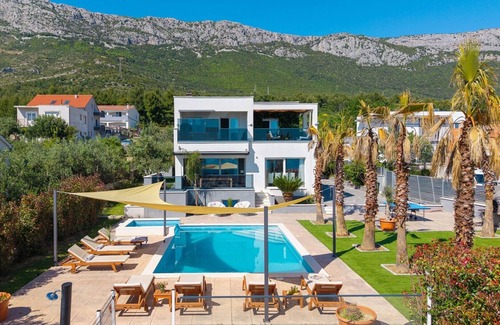 Kastel Sucurac Villa | Villa Stanka - 4 Bedrooms, 4 Bathrooms, gym, game room, pool with Whirlpool