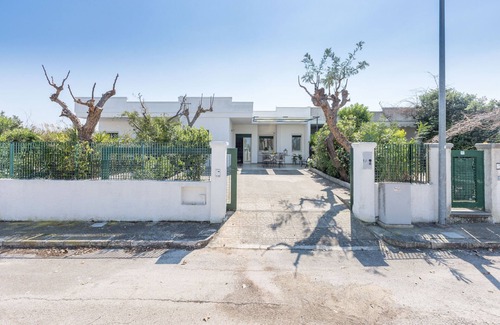 Specchiolla Villa | Villa Stelladalì. Private garden, 100 m from long and sandy beaches.