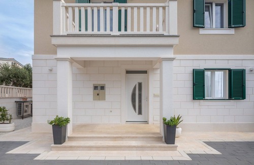 Grebastica Villa | Villa Stone Art with Pool
