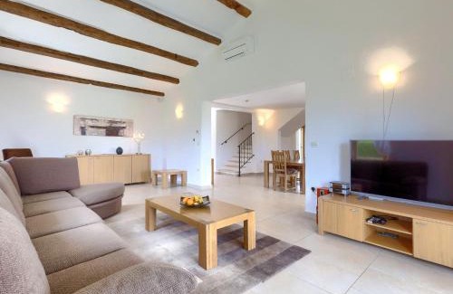 Baredine Villa | Villa Stuartma by Interhome