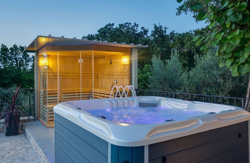 Montizana Villa | Villa Stupenda with private pool and jacuzzi in Porec