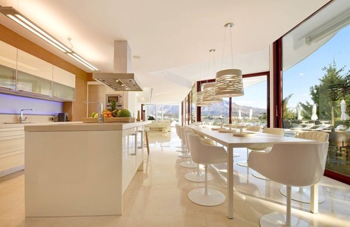 Nueva Andalucia Villa | Villa Suena Blanca - Luxury Sea & Golf Views!