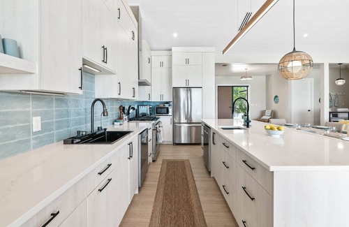 Tar Bay Villa | Villa Summerwinds, , Beachfront on Flamingo Bay, Heated Pool + Carriage Home.