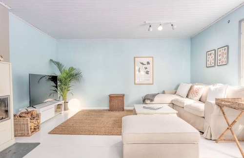 Porkkala House | Villa Sundsin - Seafront Jacuzzi in Nature Reserve