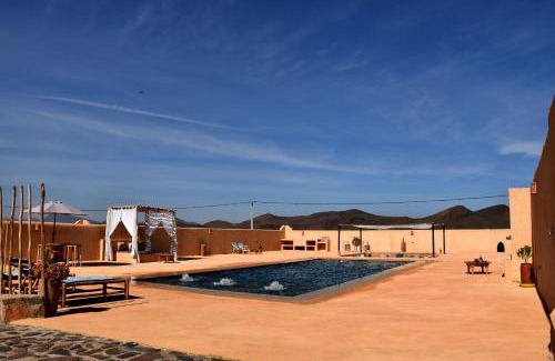 Jbilate Villa | Villa sur Colline son vis-à-vis