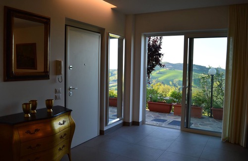Acquaviva Picena Apartment | Villa surrounded by the green hills of the Marche just 10 minutes from the sea