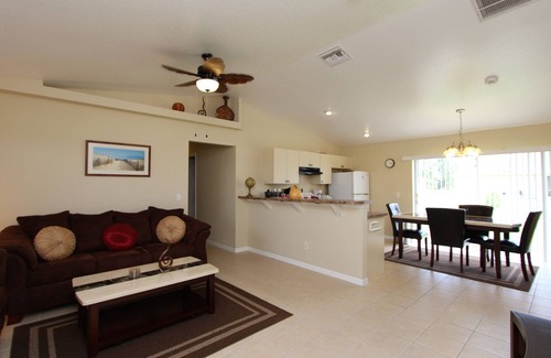 Sunshine House | Villa Susan - Cozy Home in Central Location