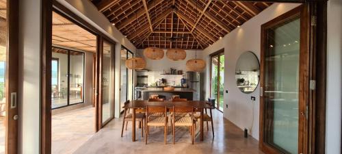 Gerupuk Villa | Villa Svalen