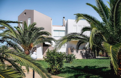 Tsikalaria Villa | Villa Sweven is close to Center of Chania -Airport and Port of Souda and private