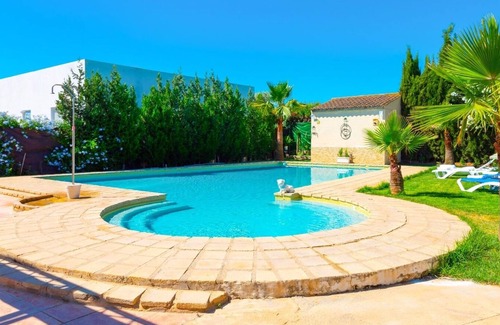 Marchena Villa | Villa SyM (Silvia y Melissa) La Puebla de Cazalla by Ruralidays