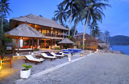 Candi Dasa Villa | Villa Talia Vashti - 3 Bedroom, Oceanfront villa with Jacuzzi