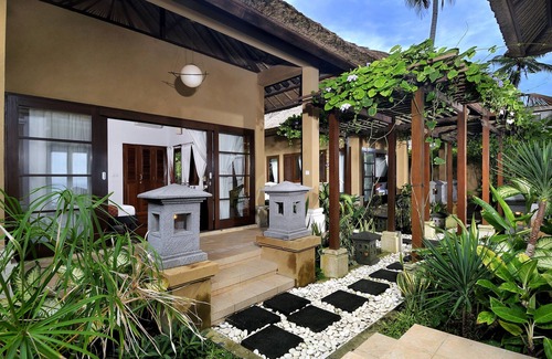 Candi Dasa Villa | Villa Talia Vashti - 3 Bedroom, Oceanfront villa with Jacuzzi