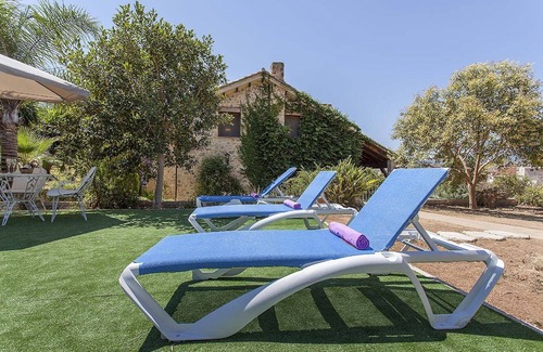 Pedralba Apartment | VILLA TAMARIT (Detached house, garden and swimming pool, up to 12 people)
